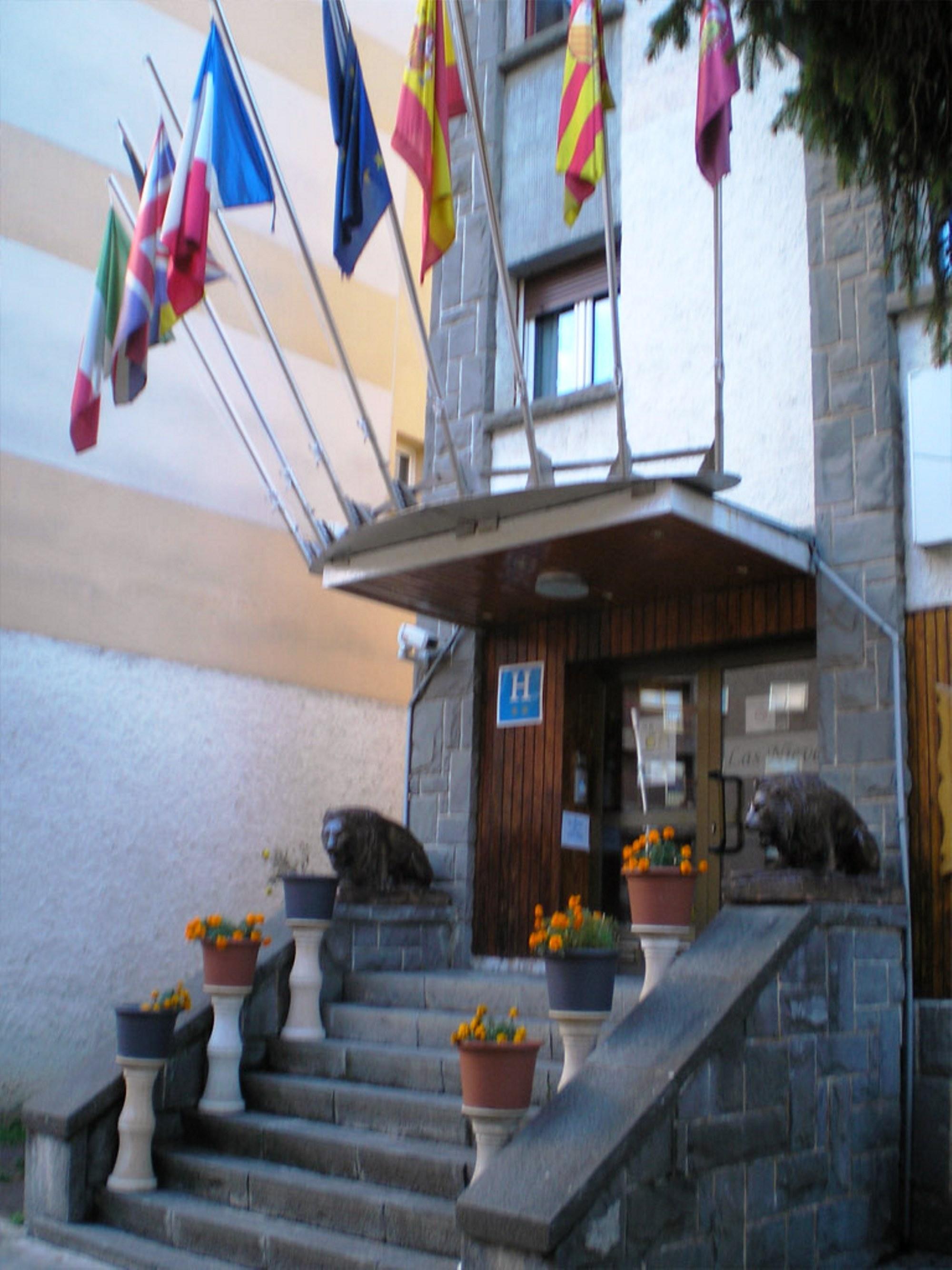 Auto Check In Hotel Las Nieves Хака Екстер'єр фото